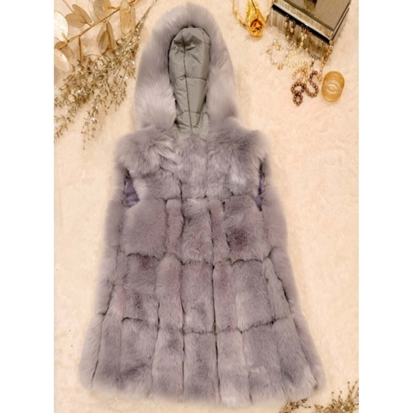 Sleeveless Faux Fur Coat - Picture 3 of 3